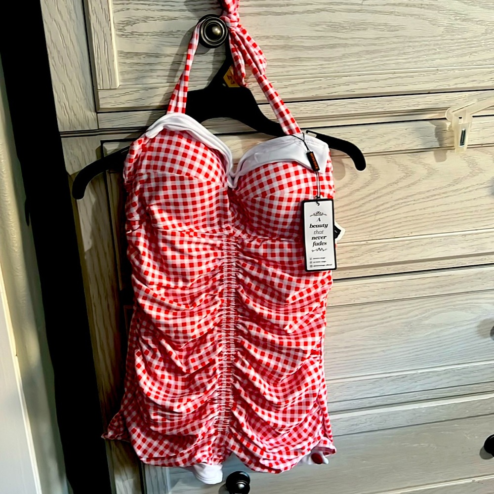 Retro Stage brand. Size extra, large, red and white checkered.
